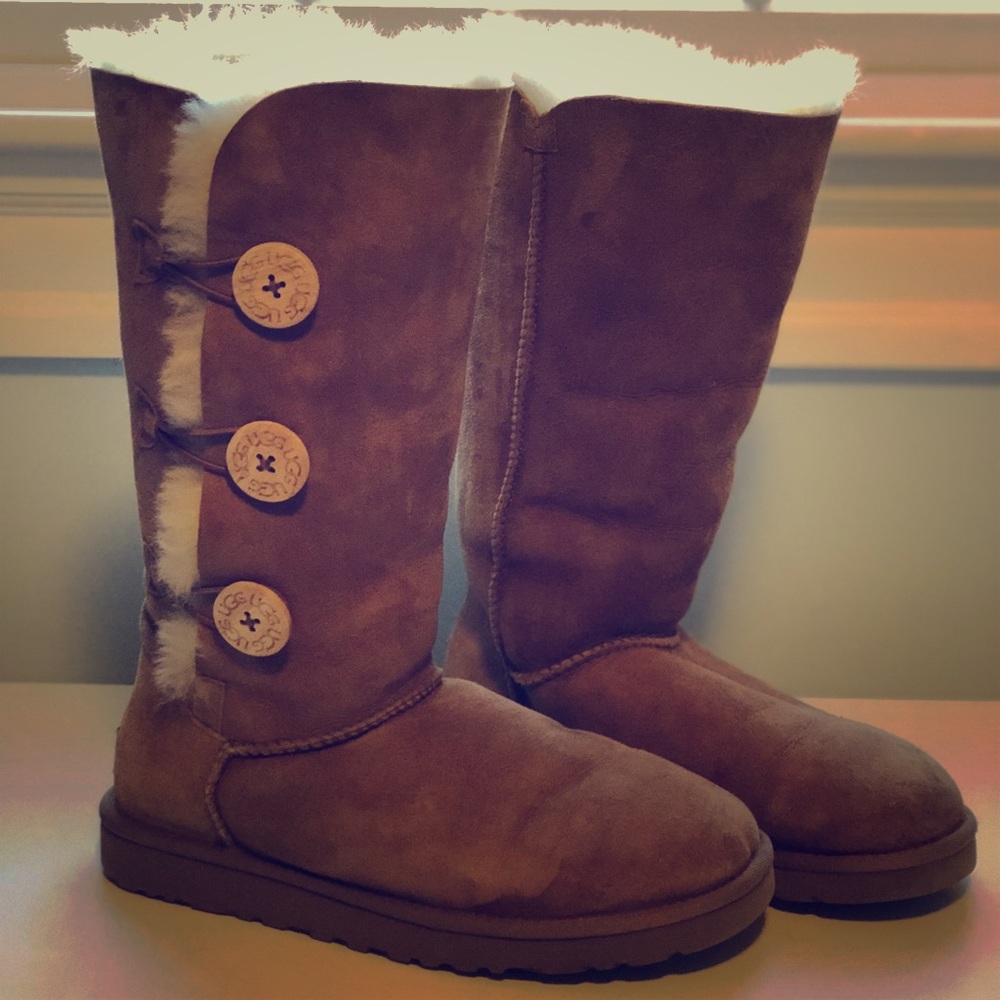 Chestnut Brown Size 7 Bailey Button UGGs